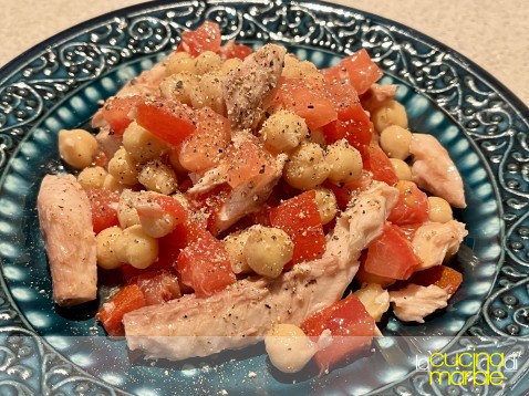 ceci con pomodori e sgombri ceci con pomodori e sgombri