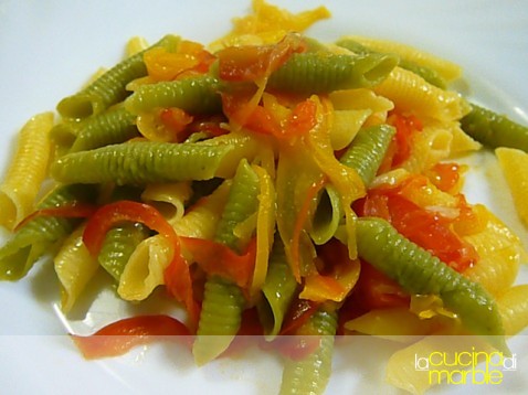 garganelli paglia e fieno ai peperoni garganelli paglia e fieno ai peperoni