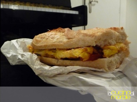 panino con la frittata panino con la frittata